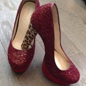 Guess Ureeka Womens Sz7M Red Sparkle Cheetah Pumps